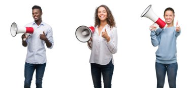 Genç insanlar megafon ile ok işareti, başparmak ile parmak, mükemmel işareti yapıyor kocaman bir gülümseme ile izole arka plan üzerinde mutlu bağırıyorlar kolaj