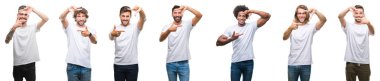Kolaj erkeklerin elleri ile yapım çerçeve ve parmakları ile mutlu yüz gülümseyen beyaz izole arka plan üzerinde beyaz t-shirt giyen genç beyaz, İspanyol, afro. Yaratıcılık ve Fotoğrafçılık kavramı.