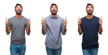 Yakışıklı genç Hintli izole arka plan üzerinde kolaj hayrete ve yukarıya bakıyor ve parmakları ile işaret ve silah kaldırdı şaşırttı.