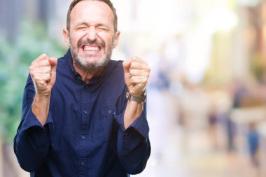 Orta yaş ağarmış komuta sizde izole arka kolları olan başarı için heyecan üzerinde zafer kutluyor gülümseyen kaldırdı. Kazanan kavramı.