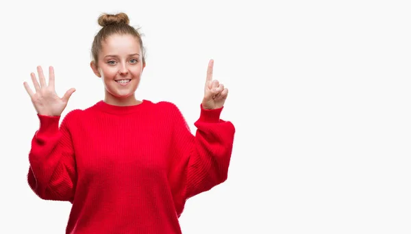 Jonge Blonde Vrouw Draagt Broodje Rode Trui Tonen Met Vingers — Stockfoto