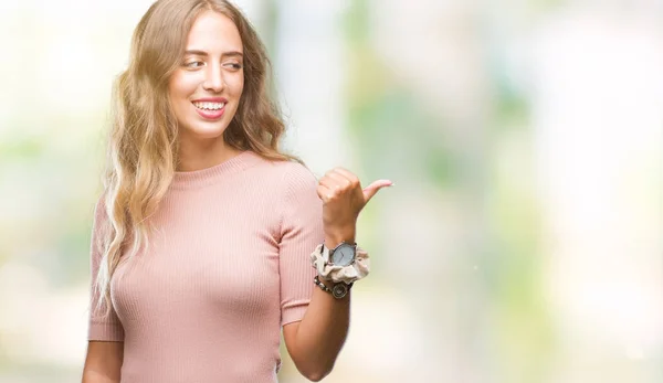 Linda Jovem Loira Sobre Fundo Isolado Sorrindo Com Rosto Feliz — Fotografia de Stock