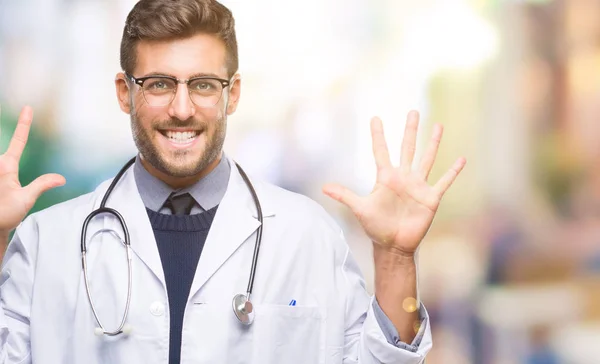 Joven Hombre Médico Guapo Sobre Fondo Aislado Mostrando Señalando Hacia — Foto de Stock