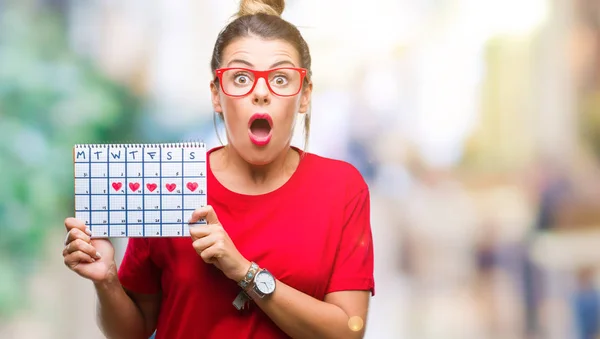Jonge Mooie Vrouw Houdt Van Menstruatie Kalender Geïsoleerde Achtergrond Bang — Stockfoto