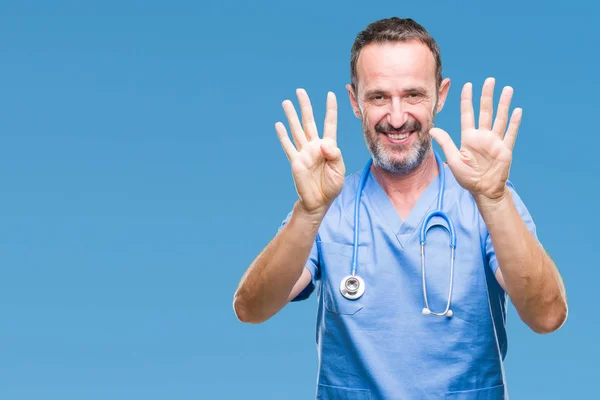 Middelbare Leeftijd Hoary Senior Arts Man Medische Uniform Dragen Geïsoleerde — Stockfoto