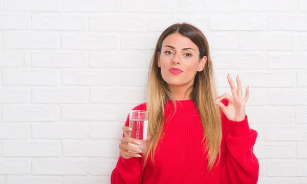 Young Adult Woman White Brick Wall Drinking Glass Water Doing — Stock Photo, Image