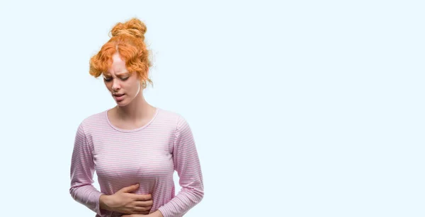 Jeune Femme Rousse Avec Main Sur Ventre Parce Que Indigestion — Photo