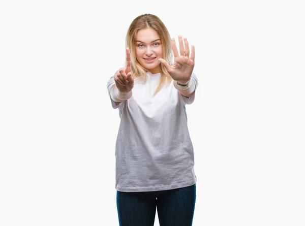 Молодая Белая Женщина Изолированном Фоне Показывает Показывает Пальцами Номер Шесть — стоковое фото