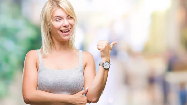 Junge Schöne Blonde Frau Über Isoliertem Hintergrund Lächelt Mit Glücklichem — Stockfoto