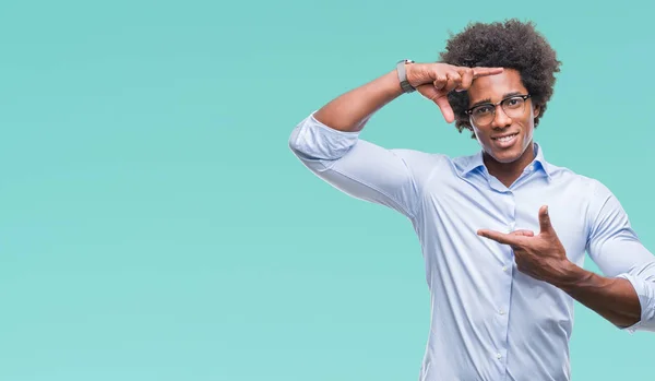 Afro Amerikaanse Zakenman Bril Geïsoleerde Achtergrond Glimlachend Maken Frame Met — Stockfoto