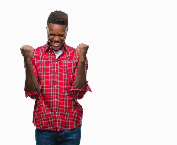 Молодий Афроамериканець Людиною Над Ізольованих Фон Святкування Здивований Вражений Успіху — стокове фото