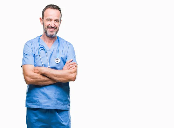 Mezza Età Hoary Anziano Medico Uomo Indossa Uniforme Medica Sfondo — Foto Stock