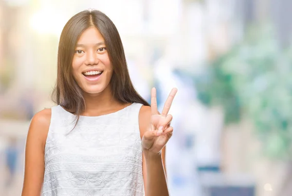 Jovem Mulher Asiática Sobre Fundo Isolado Sorrindo Com Rosto Feliz — Fotografia de Stock