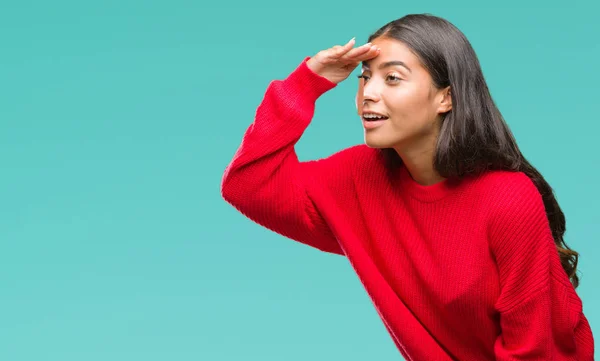 Jonge Mooie Arabische Vrouw Winter Trui Dragen Geïsoleerd Achtergrond Erg — Stockfoto