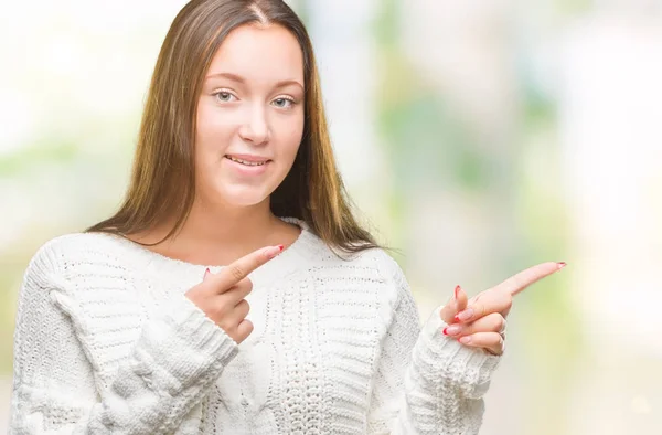 Mooie Kaukasische Jongedame Winter Trui Dragen Geïsoleerde Achtergrond Glimlachen Kijken — Stockfoto