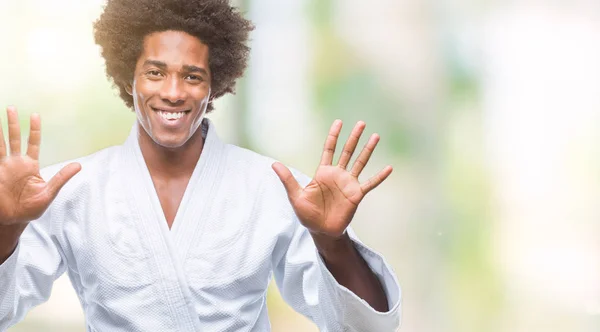 Afro American Man Noszenia Karate Kimono Białym Tle Wyświetlono Skierowaną — Zdjęcie stockowe