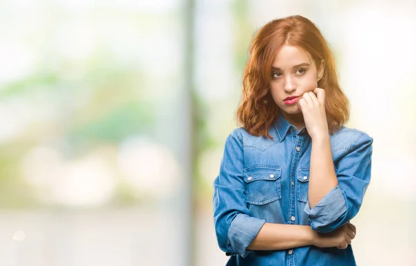 Joven Mujer Hermosa Sobre Fondo Aislado Pensando Que Cansado Aburrido —  Fotos de Stock