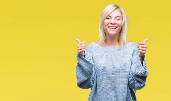 Mujer Rubia Hermosa Joven Con Suéter Invierno Sobre Signo Éxito — Foto de Stock