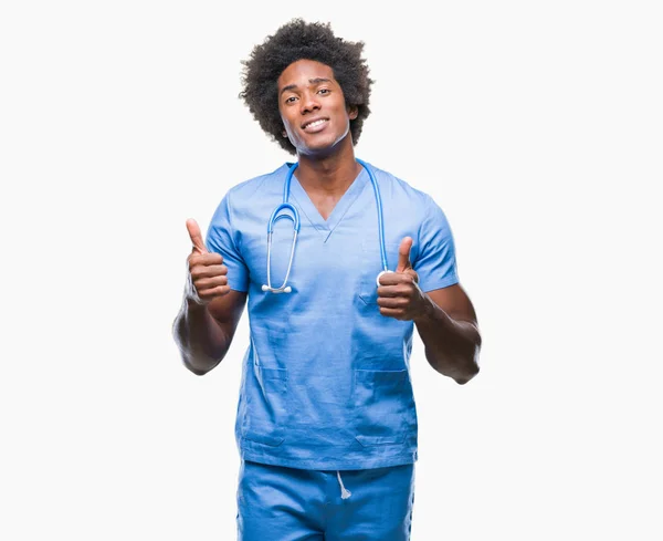 Афро Американский Хирург Врач Человек Изолированном Фоне Знак Успеха Делает — стоковое фото