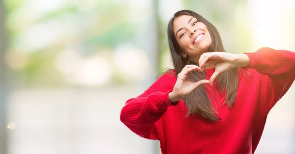 Joven Hermosa Hispana Vistiendo Suéter Rojo Sonriendo Amor Mostrando Símbolo — Foto de Stock