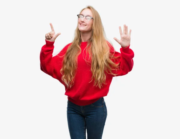 Mulher Adolescente Loira Vestindo Camisola Vermelha Mostrando Apontando Para Cima — Fotografia de Stock