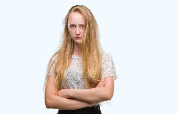 Adolescente Bionda Con Camicia Nei Scettica Nervosa Espressione Disapprovazione Sul — Foto Stock