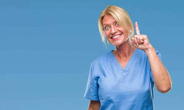 Mujer Rubia Mediana Edad Vistiendo Uniforme Enfermera Médica Sobre Fondo —  Fotos de Stock