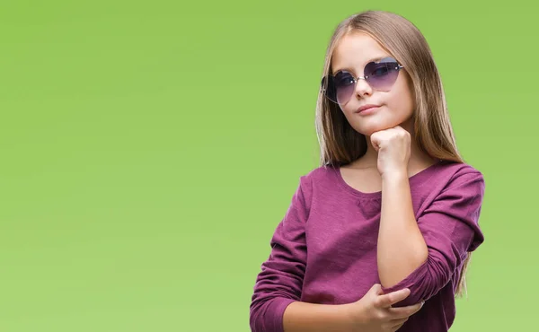 Menina Bonita Nova Usando Óculos Sol Sobre Fundo Isolado Com — Fotografia de Stock