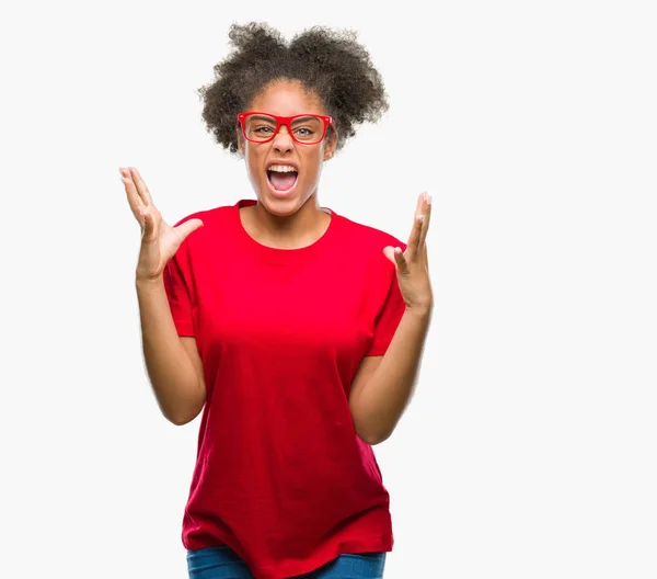 Młody Afro American Kobieta Okularach Białym Tle Szalone Mad Krzycząc — Zdjęcie stockowe