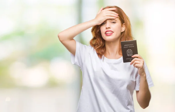 Młoda Kobieta Piękne Paszportem Włochy Białym Tle Podkreślił Ręki Głowie — Zdjęcie stockowe