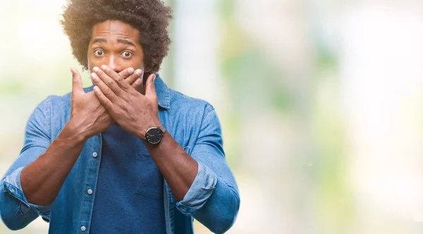 Afro Amerikaanse Man Geïsoleerde Achtergrond Geschokt Mond Met Handen Voor — Stockfoto