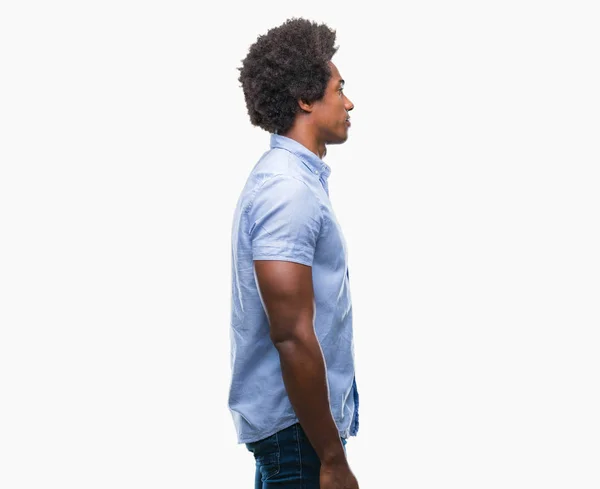 Afro Américain Homme Sur Fond Isolé Regardant Côté Pose Profil — Photo