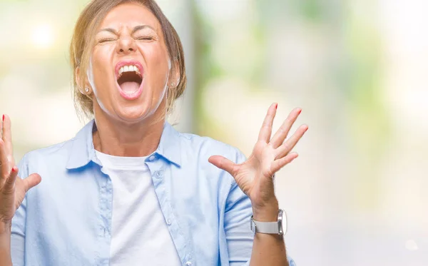 Średnim Wieku Starszy Hiszpanin Kobieta Białym Tle Crazy Mad Krzycząc — Zdjęcie stockowe