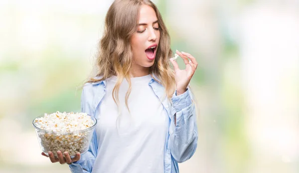 Mooie Jonge Blonde Vrouw Popcorn Eten Geïsoleerde Achtergrond Met Een — Stockfoto