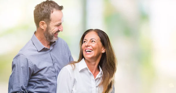 Casal Negócios Hispânico Meia Idade Sobre Fundo Isolado Com Sorriso — Fotografia de Stock