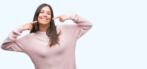 Young Beautiful Hispanic Woman Wearing Sweater Smiling Confident Showing Pointing — Stock Photo, Image