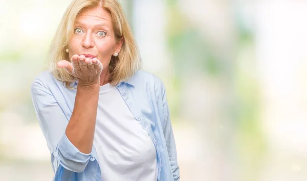 Middle Age Blonde Woman Isolated Background Looking Camera Blowing Kiss — Stock Photo, Image