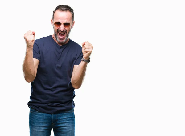 Hombre Mediana Edad Con Gafas Sol Sobre Fondo Aislado Celebrando — Foto de Stock