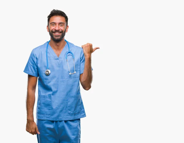 Médico Hispano Adulto Cirujano Sobre Fondo Aislado Sonriendo Con Cara —  Fotos de Stock