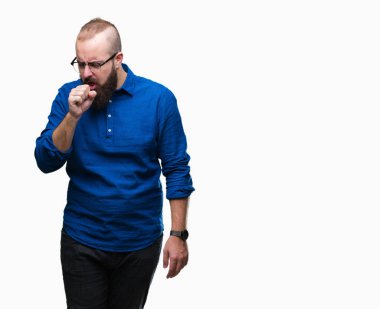 Duygu iyi ve soğuk veya bronşit için semptom olarak öksürük izole arka plan üzerinde gözlük takan Genç beyaz hipster adam. Sağlık kavramı.