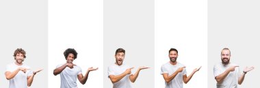 Kolaj hayrete ve el ile sunulması ve parmak ile işaret ederken kameraya gülümseyen beyaz izole arka plan üzerinde beyaz t-shirt giyen genç beyaz, İspanyol, afro erkek.