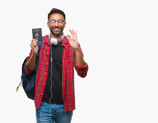 Adulto Hispânico Estudante Homem Segurando Passaporte América Sobre Fundo Isolado — Fotografia de Stock