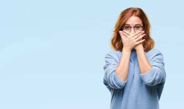 Junge Schöne Frau Mit Isoliertem Hintergrund Winterpullover Schockiert Mund Mit — Stockfoto