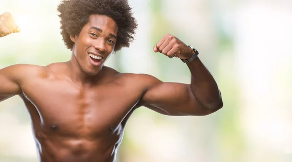 Hombre Afroamericano Sin Camisa Mostrando Cuerpo Desnudo Sobre Fondo Aislado —  Fotos de Stock