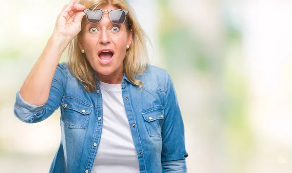 Middle Age Blonde Woman Wearing Sunglasses Isolated Background Afraid Shocked — Stock Photo, Image