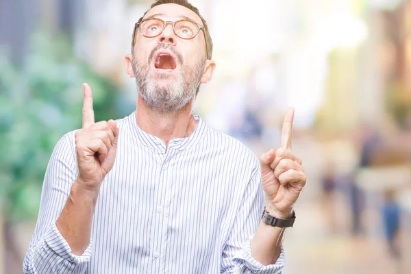 Middle Age Hoary Senior Man Wearing Glasses Isolated Background Amazed — Stock Photo, Image