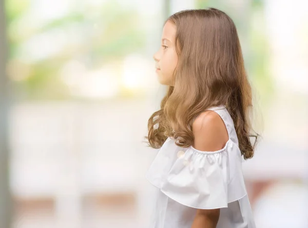 Brunette Hispanic Girl Looking Side Relax Profile Pose Natural Face — Stock Photo, Image