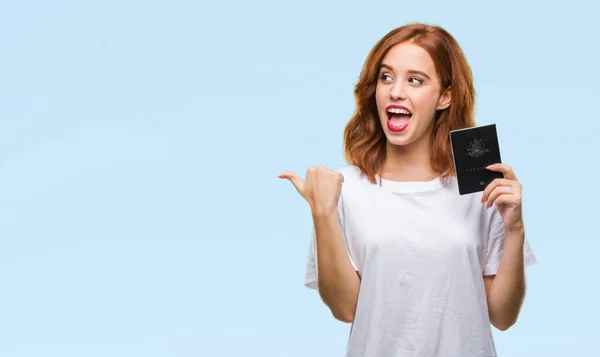 Jovem Bela Mulher Segurando Passaporte Austrália Sobre Fundo Isolado Apontando — Fotografia de Stock