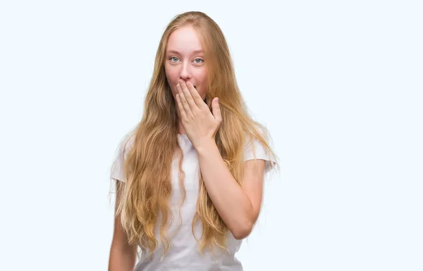 Blonde Teenager Woman Cover Mouth Hand Shocked Shame Mistake Expression — Stock Photo, Image