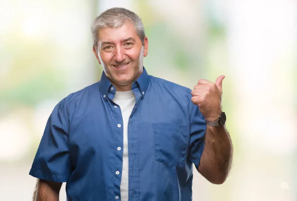 Hombre Mayor Guapo Sobre Fondo Aislado Sonriendo Con Cara Feliz —  Fotos de Stock